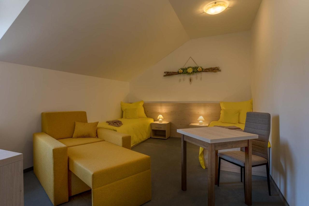 Hotel U Nádraží Město Exteriér fotografie